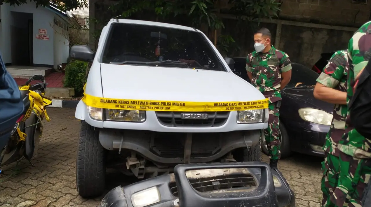 Barang bukti mobil Isuzu Panther milik oknum anggota TNI Kolonel P yang digunakan menabrak sejoli di Nagreg dan membuangnya ke sungai. (Foto: Puspom TNI AD)