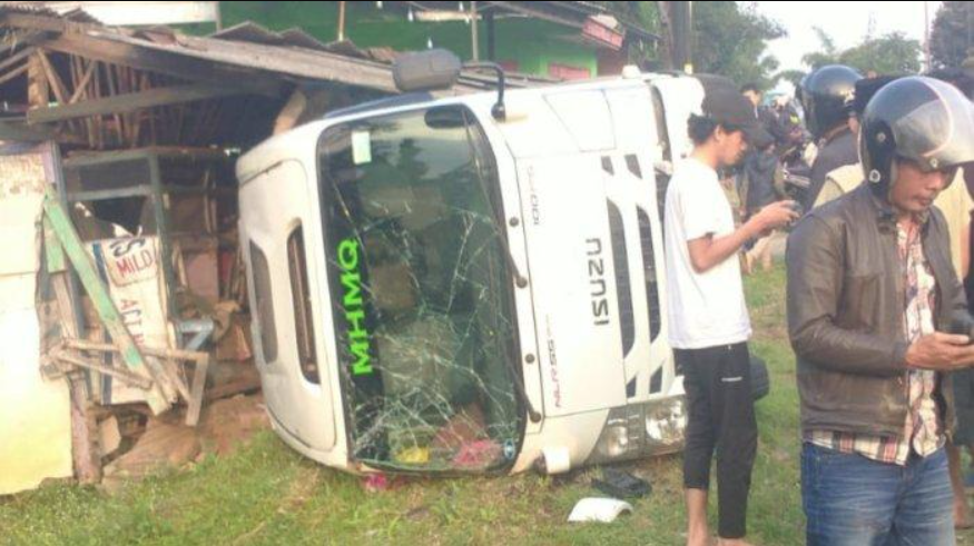 Kecelakaan Mikrobus Elf Berpenumpang Santri Ponpes MHMQ: Kronologi dan Dampaknya di Tasikmalaya
